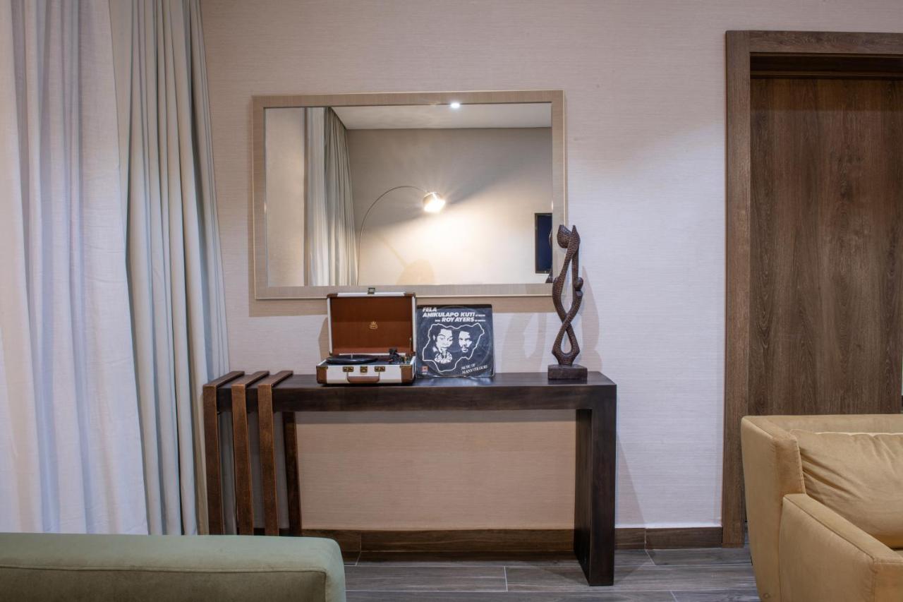 לגוס The White Orchid Hotel מראה חיצוני תמונה